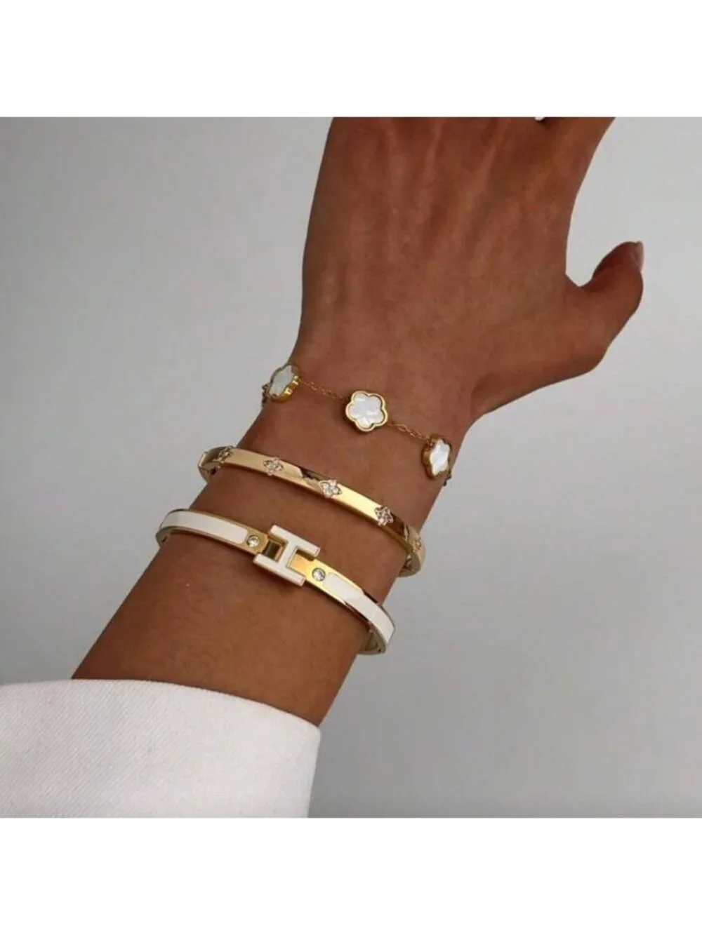 White Flower Bracelet Q742